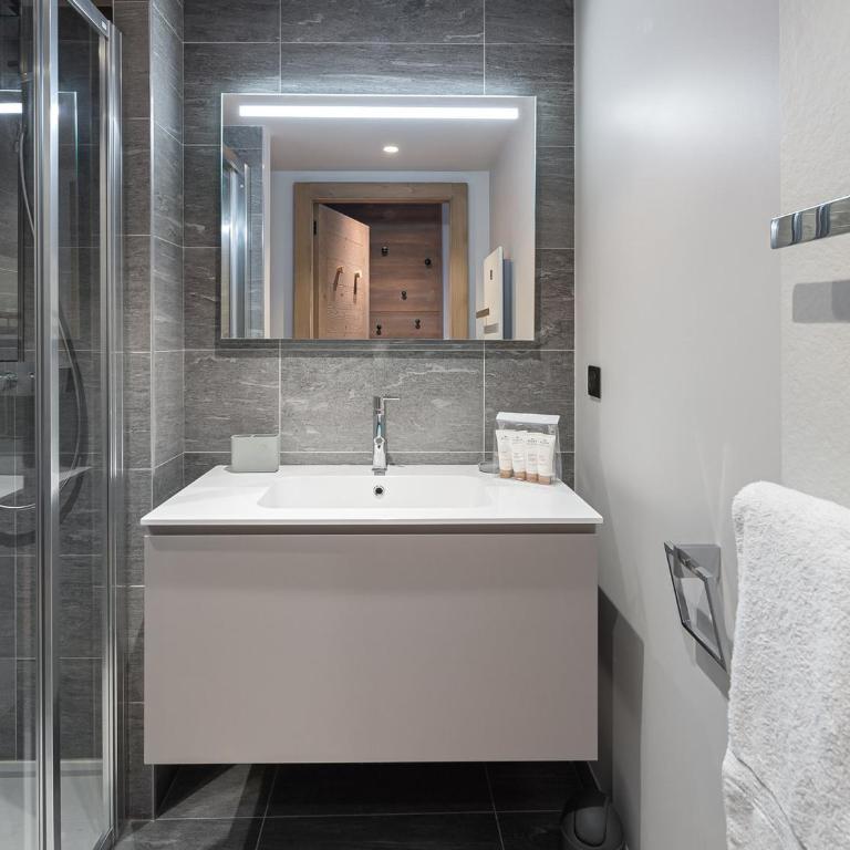 Appartement avec Espace Bien-Être à Megève, Piscine, Salle de Sport et Parking Électrique - FR-1-569-34 - Appartement (4 Adultes) - 9