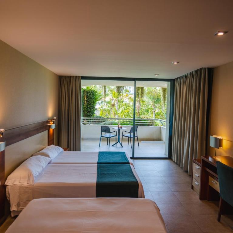 Hotel Deloix 4* Sup - Habitación Cuádruple (3 adultos + 1 niño) - 3