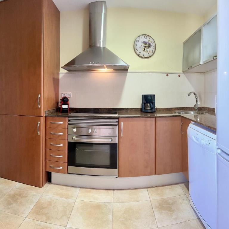 LETS HOLIDAYS CENTRIC APARTMENT with POOL in TOSSA 2 - Apartamento - 10