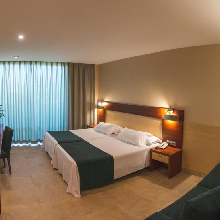 Hotel Deloix 4* Sup - Habitación Cuádruple (2 adultos + 2 niños) - 3