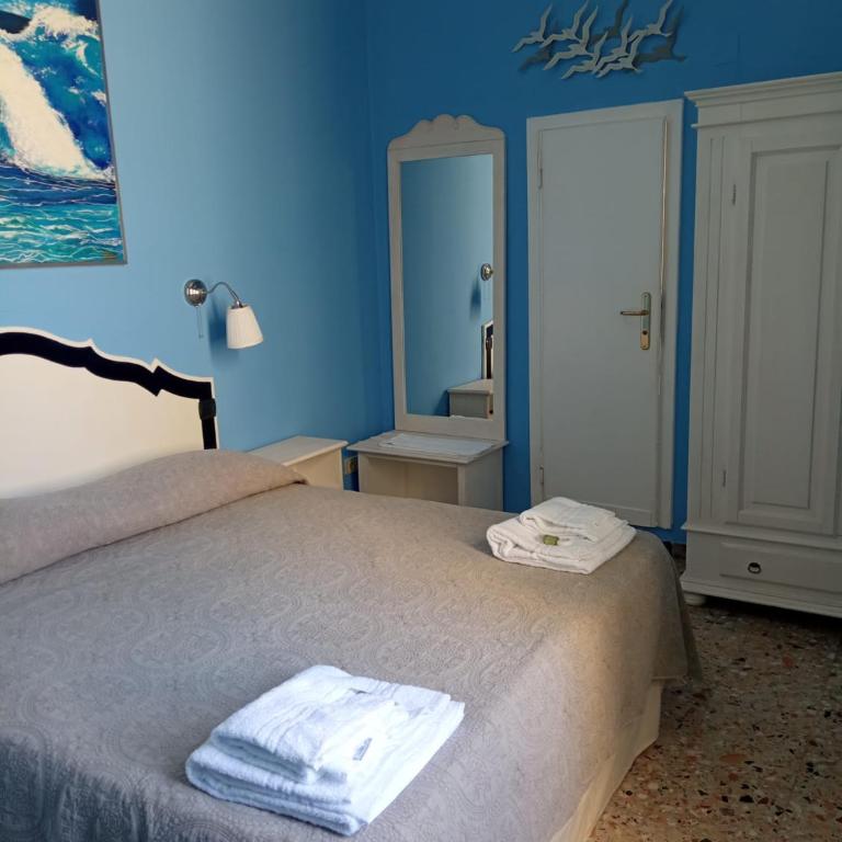 Al Mari Suites - Camera Matrimoniale/Doppia con Letti Singoli - 1