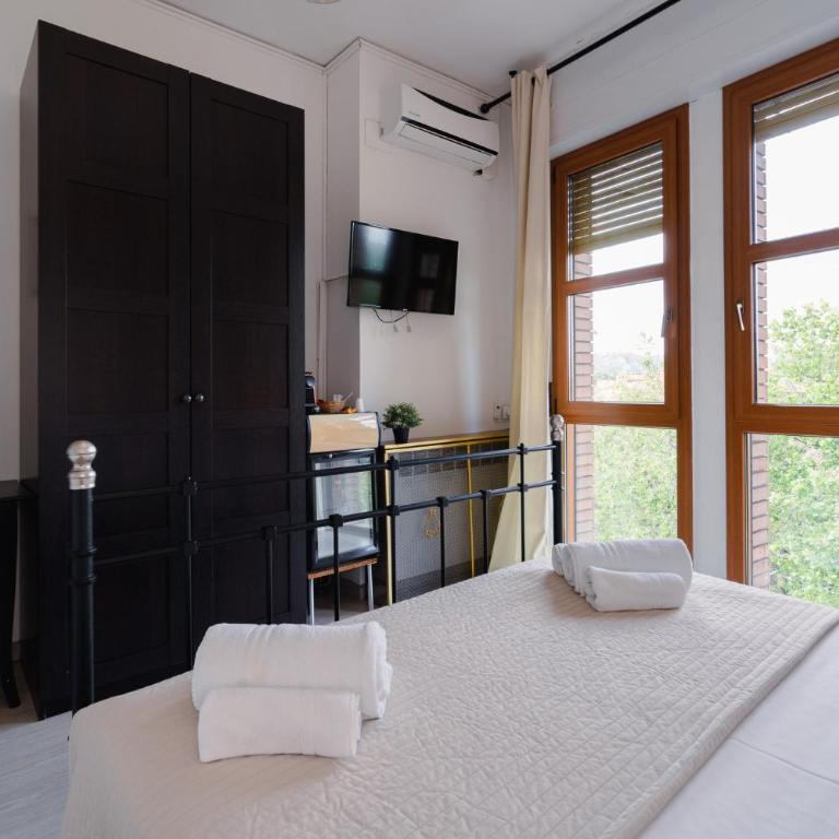 B&B Elegance - Camera Matrimoniale con Bagno Privato - 5