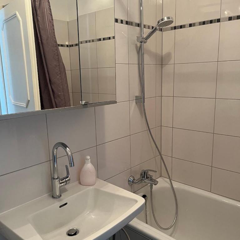 Ferienwohnung Watzmannblick & Hallenbad - Apartment mit Balkon - 11