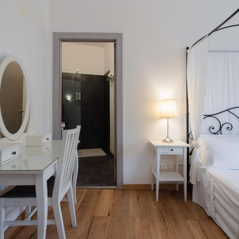 B&B Elegance - Camera Matrimoniale con Bagno Privato - 32