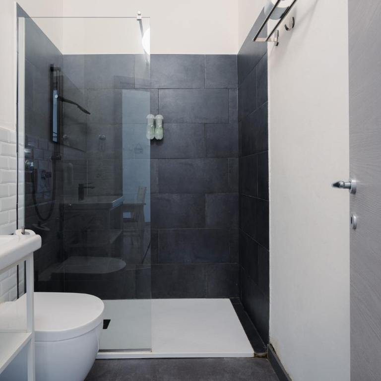 B&B Elegance - Camera Matrimoniale con Bagno Privato - 27