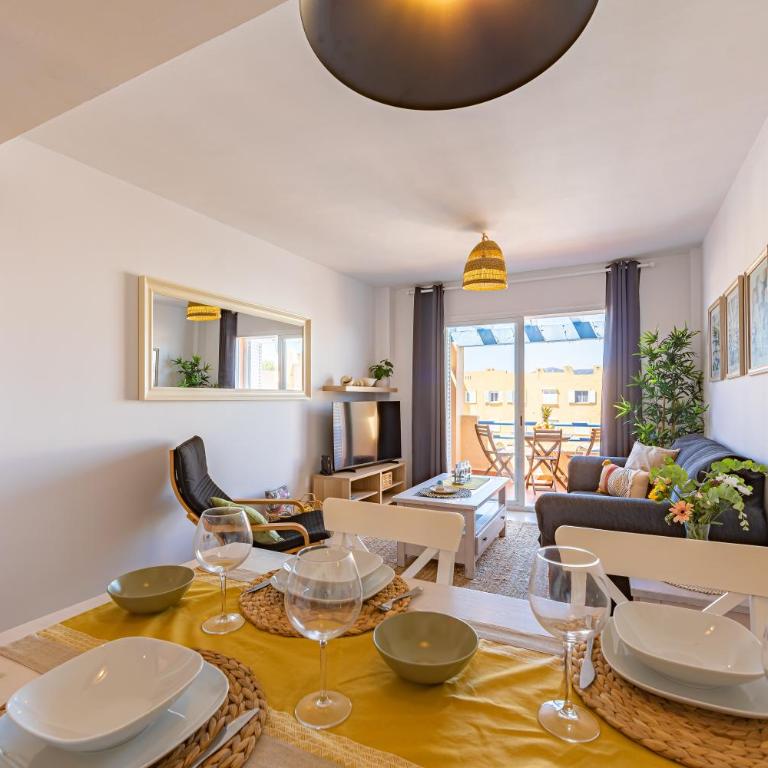 Beachfront, pool, terrace & WIFI - Apartamento de 2 dormitorios - 7
