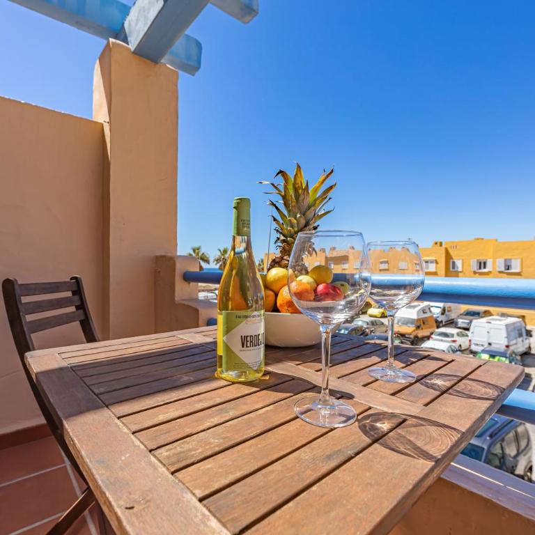 Beachfront, pool, terrace & WIFI - Apartamento de 2 dormitorios - 20