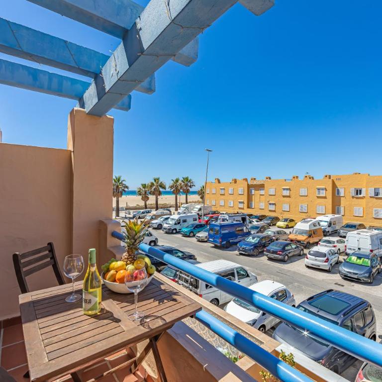 Beachfront, pool, terrace & WIFI - Apartamento de 2 dormitorios - 37