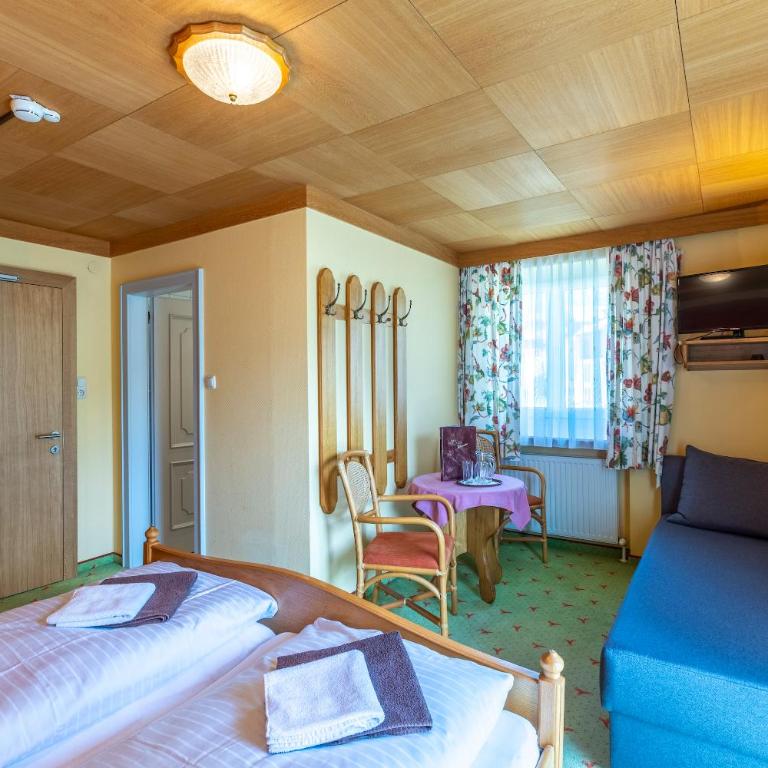 Landhaus MONTANA - Doppelzimmer mit Balkon (2 Erwachsene + 1 Kind) - 8
