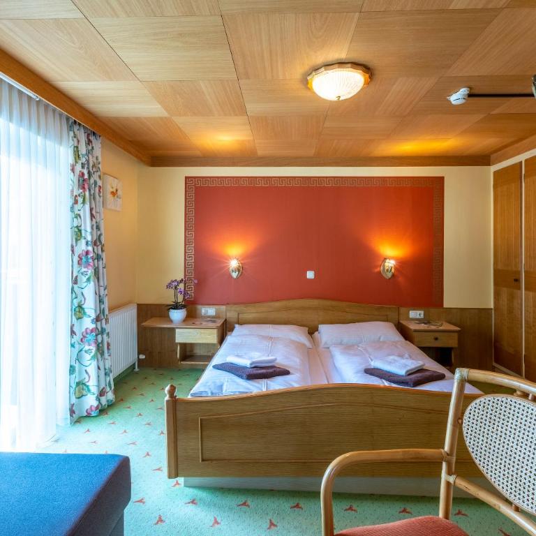 Landhaus MONTANA - Doppelzimmer mit Balkon (2 Erwachsene + 1 Kind) - 10