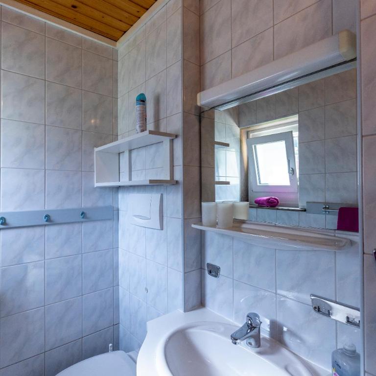 Landhaus MONTANA - Doppelzimmer mit Balkon - 14