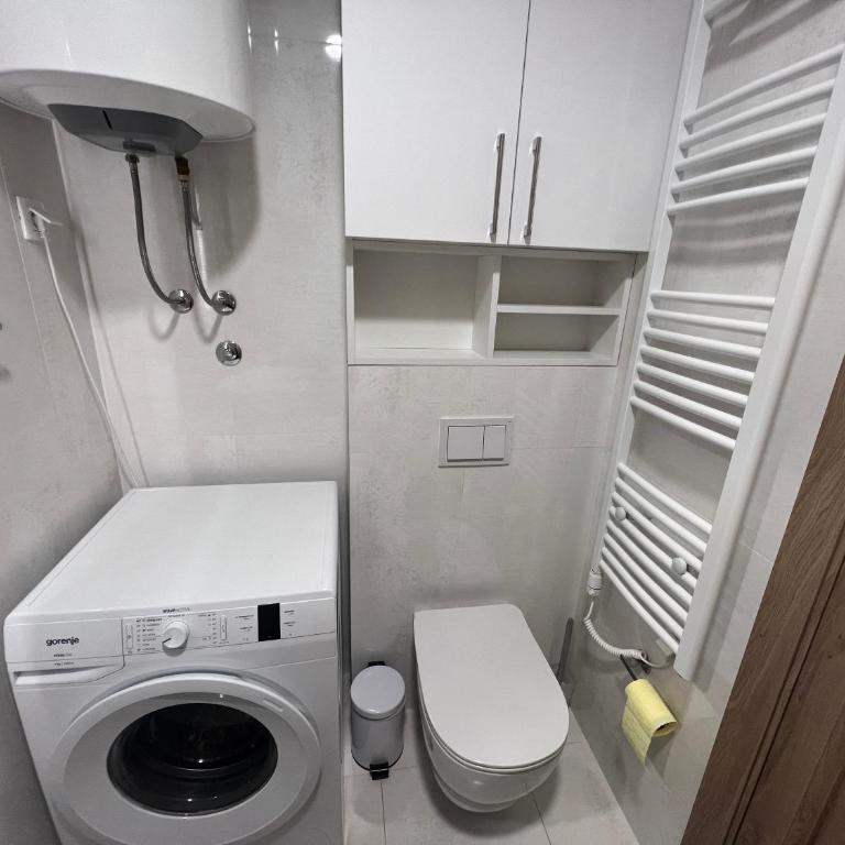 White Homes 1BR/APT•Master Quart - One-Bedroom Apartment with Balcony - 7