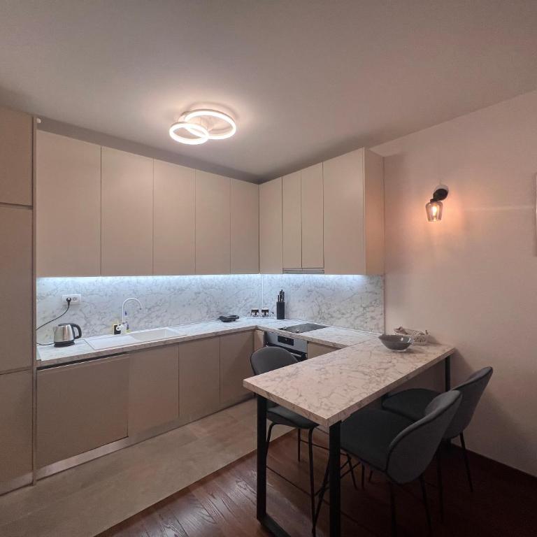White Homes 1BR/APT•Master Quart - One-Bedroom Apartment with Balcony - 9