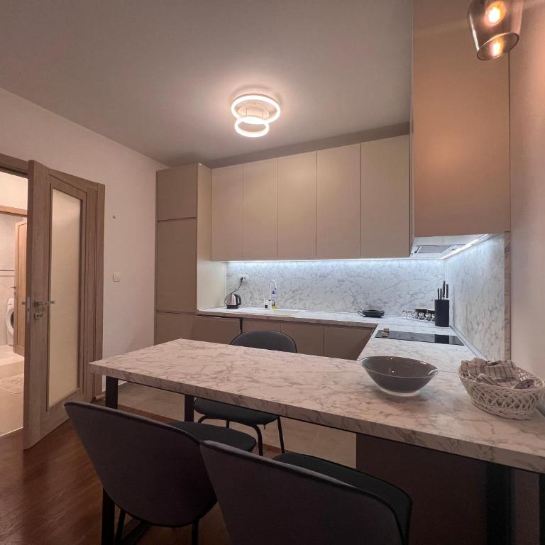 White Homes 1BR/APT•Master Quart - One-Bedroom Apartment with Balcony - 12