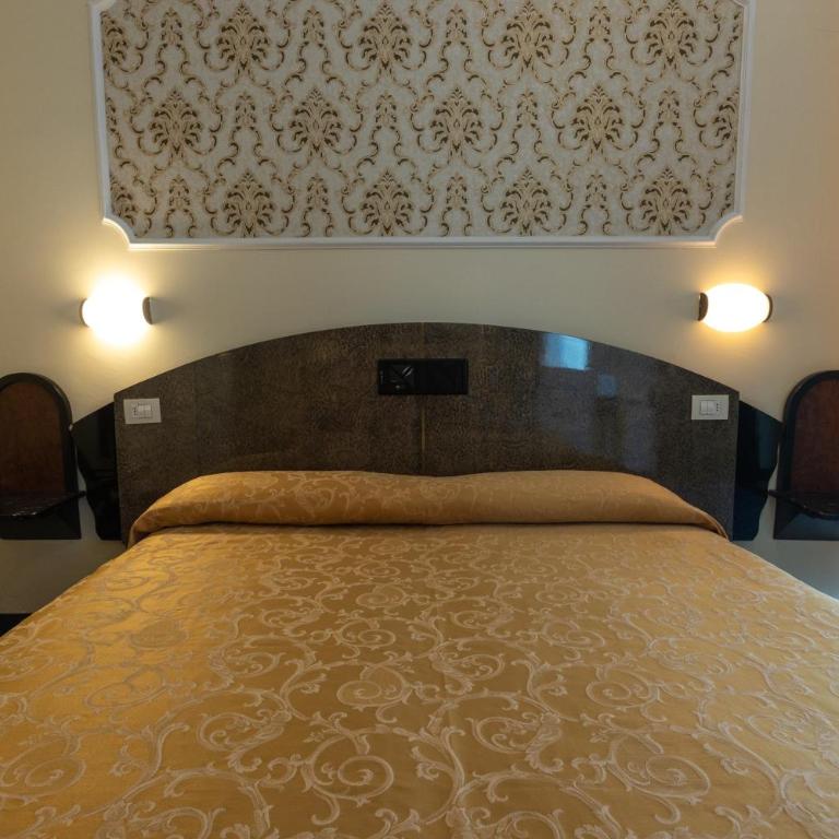 Hotel River fronte mare con piscina - Camera Familiare con Balcone - 11