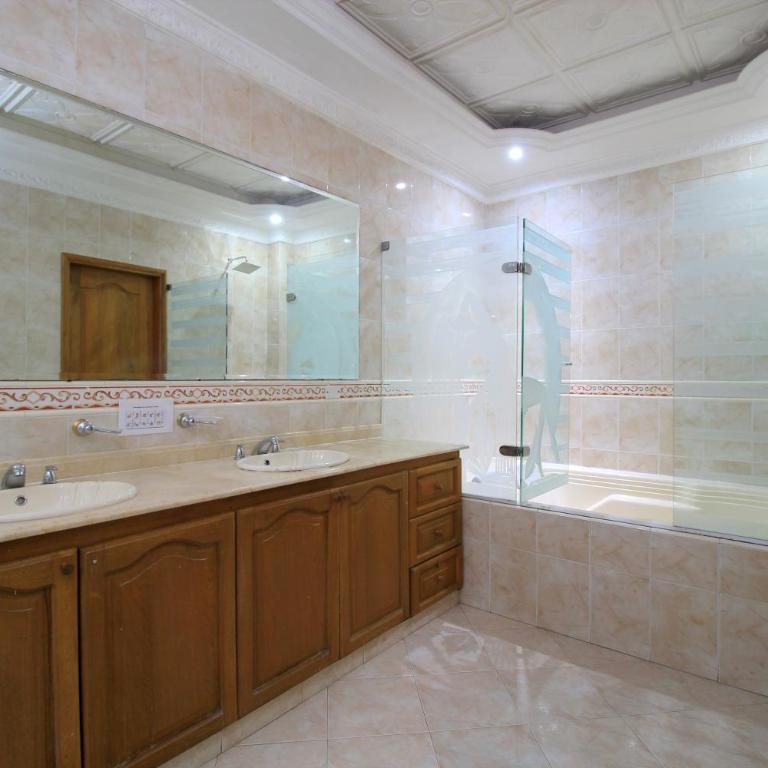 Hotel Abi Inn By GEH Suites - Quadruple Room - 1