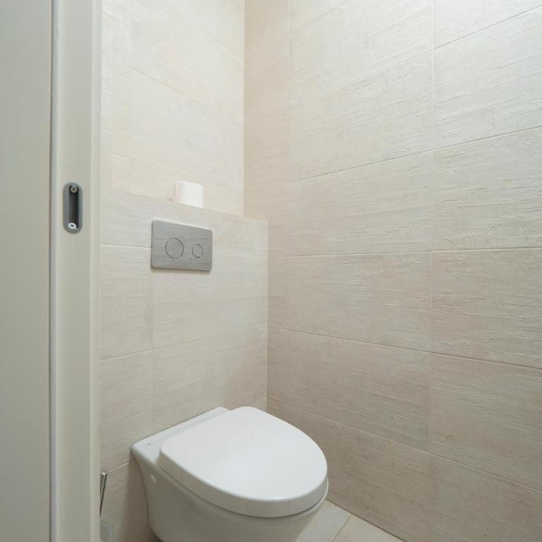 Apartments Garden Azure Budva - Deluxe Double Room with Balcony and Sea View - 8