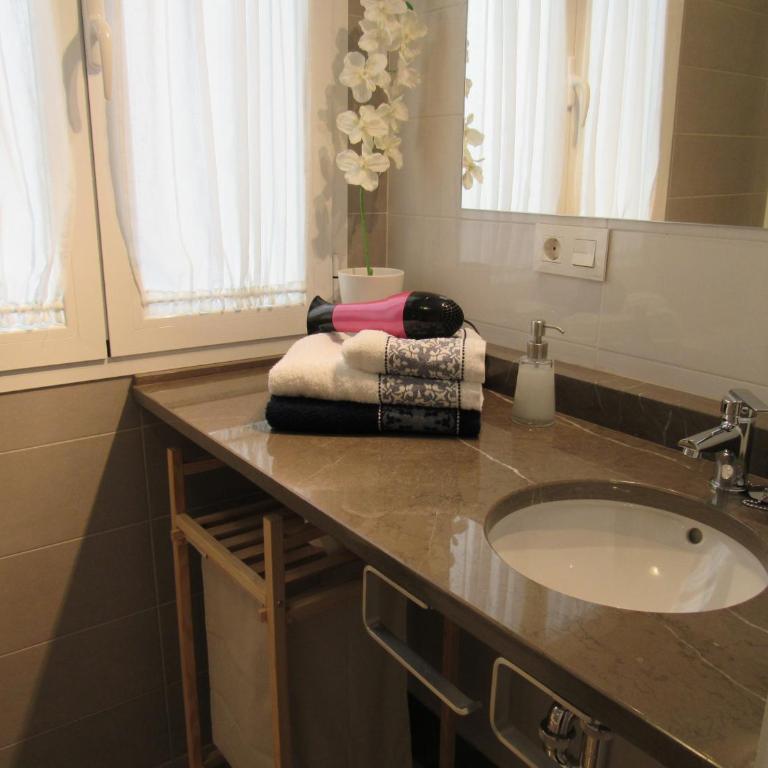 Apartamentos Ilíberis - Deluxe Two-Bedroom Apartment - 17