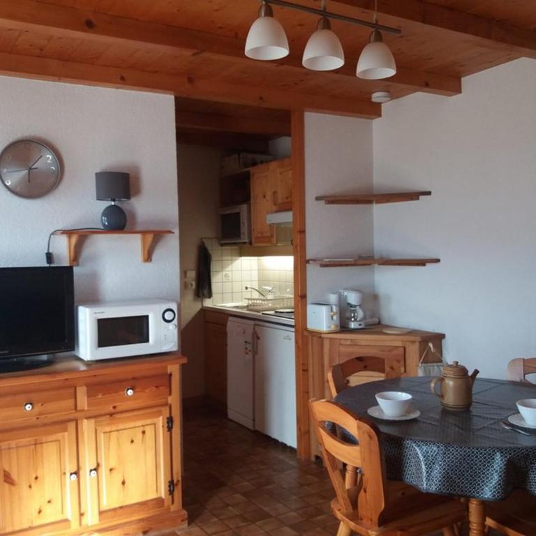 Appartement cozy 4 pers, 2 chambres, proche pistes et commerces, balcon, parking, animaux acceptés - Apartment mit 2 Schlafzimmern - 4