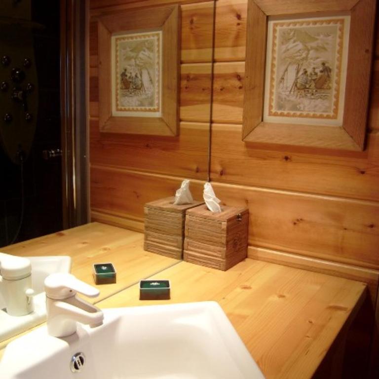 Chalet bois 9 pers, Grand confort, près pistes et commerces, Wi-Fi, Equipé, Parking, Non fumeur - FR-1-733-18 - Chalet - 6