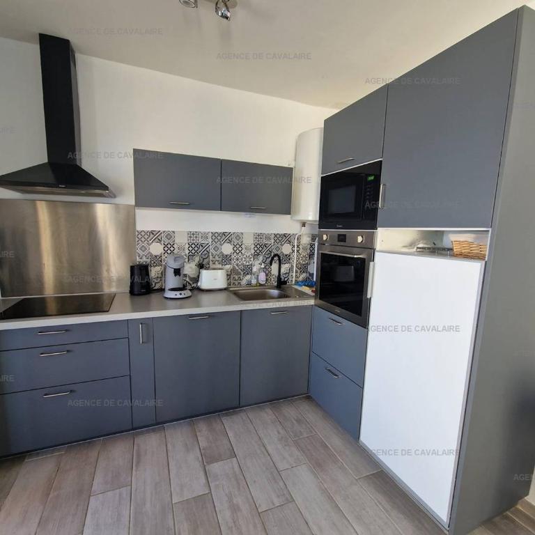 Appartement rénové 2 chambres avec clim, wifi, et parking à Cavalaire-sur-Mer - FR-1-100-308 - Appartement - 8