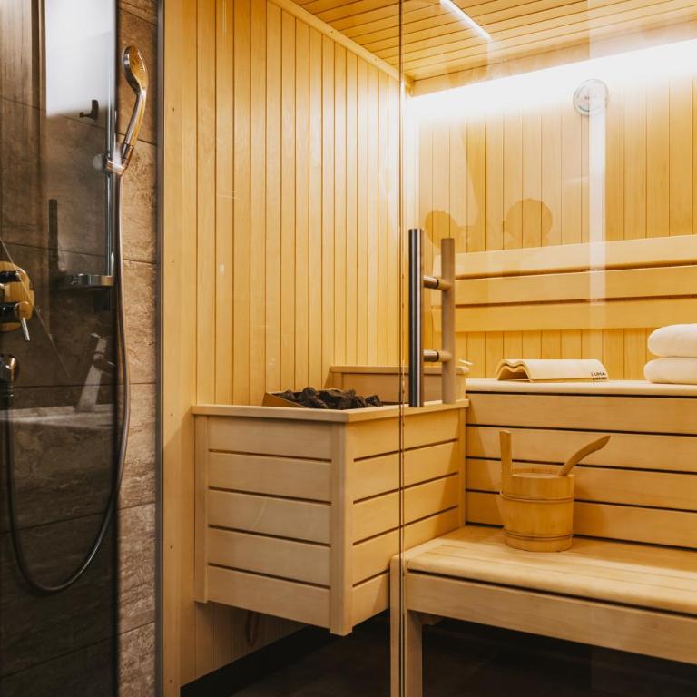 GLEMM by AvenidA incl Joker Card - Panorama Suite mit eigener Sauna - 10