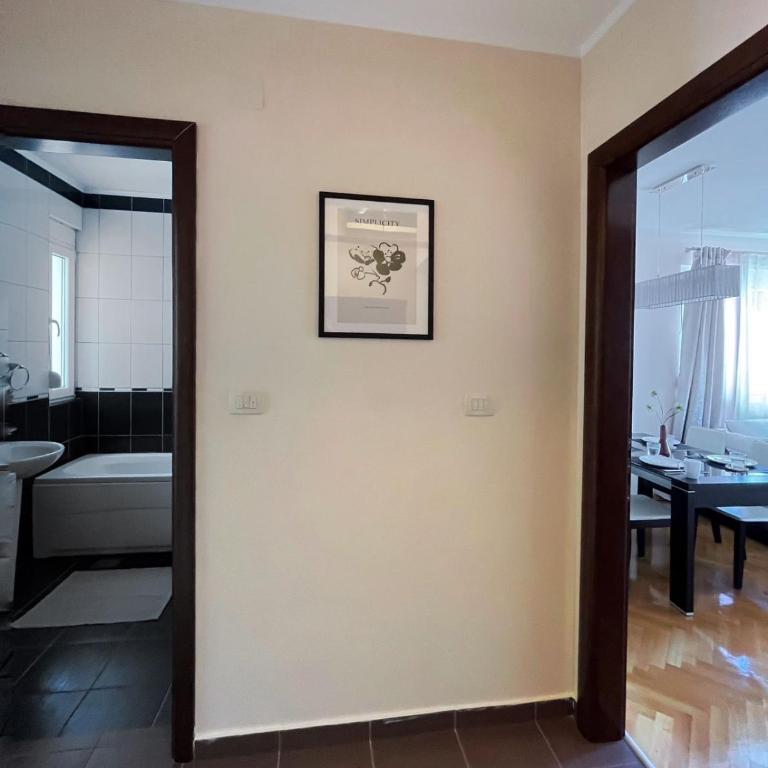 Lana apartment Petrovac - Three-Bedroom Apartment - 23