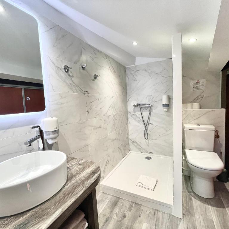 Appartement vue mer Christophe Colomb 140m2 - Two-Bedroom Apartment with Sea View and terrace - 24