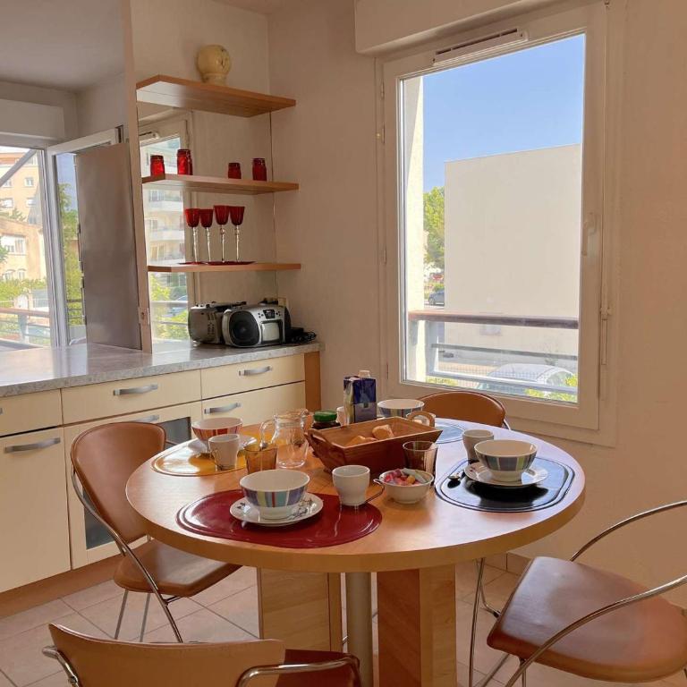 Appartement Lumineux à 1,5 km de la Plage avec 2 Terrasses - Fréjus - FR-1-226A-159 - Apartment - 2