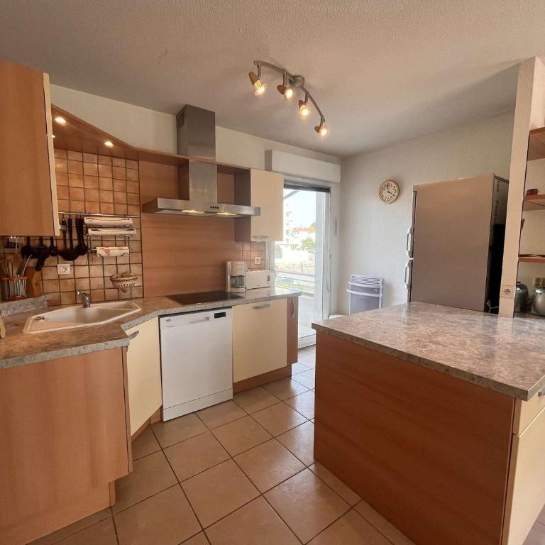 Appartement Lumineux à 1,5 km de la Plage avec 2 Terrasses - Fréjus - FR-1-226A-159 - Apartment - 7