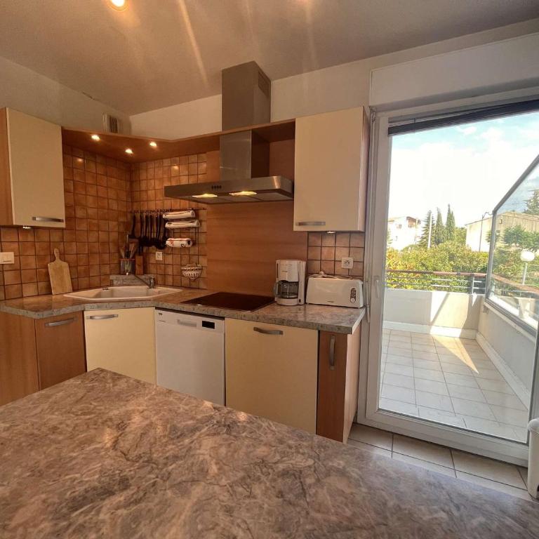 Appartement Lumineux à 1,5 km de la Plage avec 2 Terrasses - Fréjus - FR-1-226A-159 - Apartment - 8