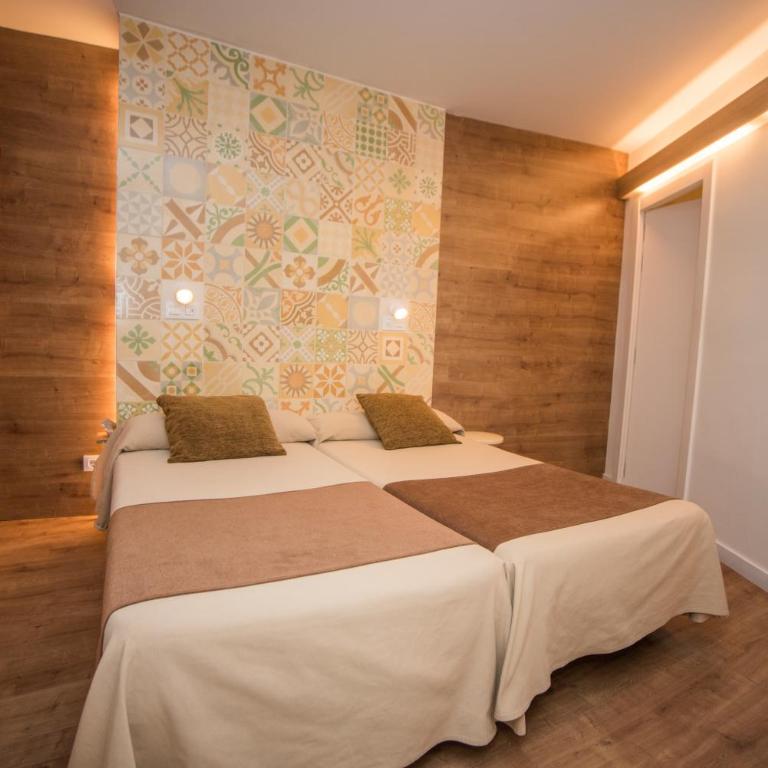 Hostal Marenostrum - Twin Room - 23
