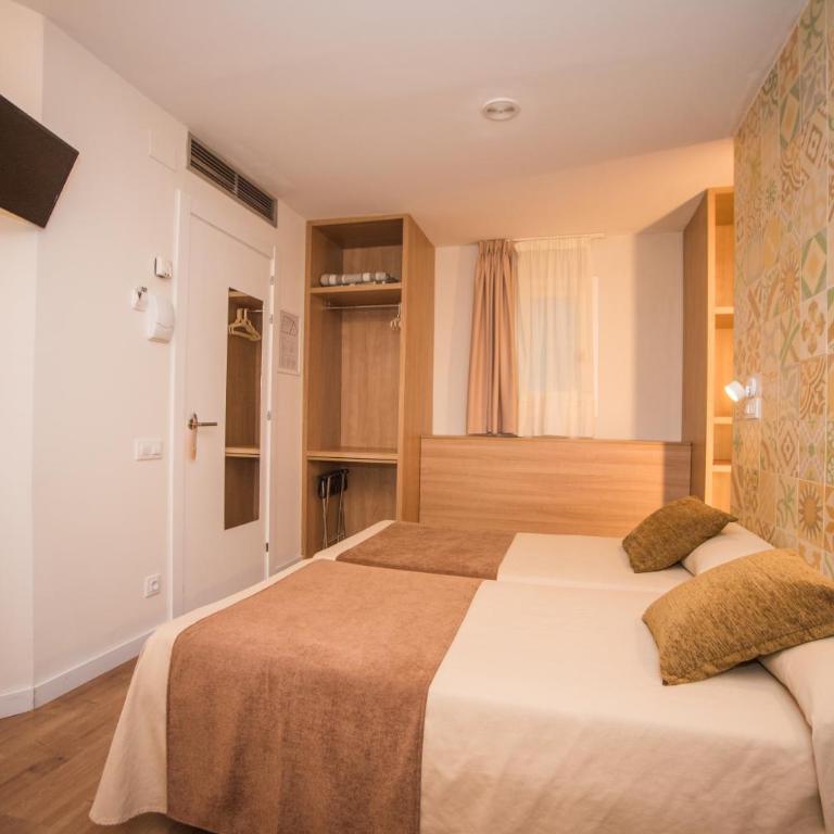 Hostal Marenostrum - Twin Room - 33