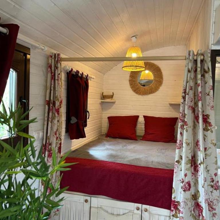 La Roulotte du Mas - One-Bedroom House - 11