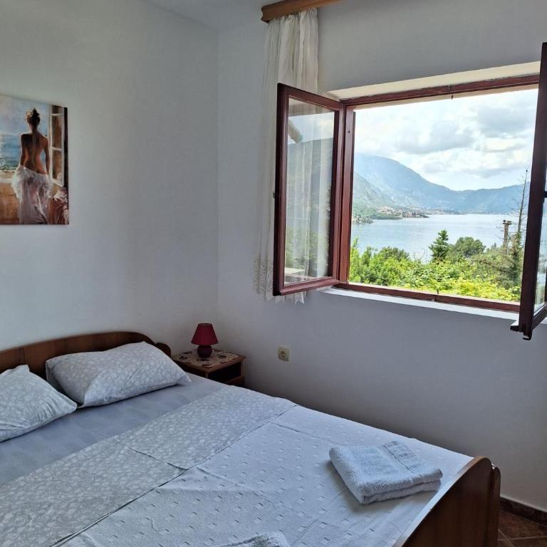 B & M Apartments - One-Bedroom Apartment with Small Terrace and Sea View - 18