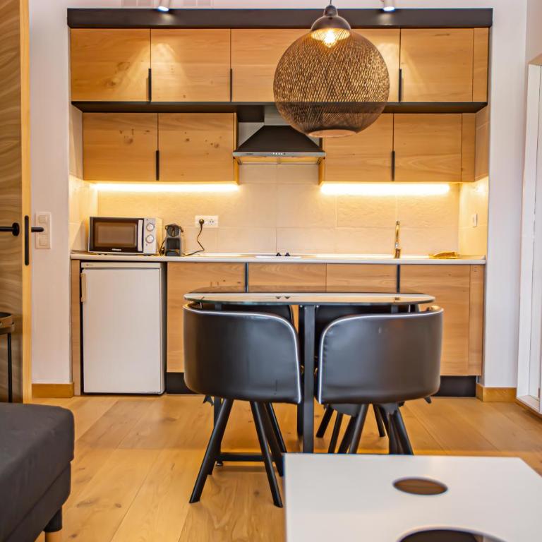 Holidays, Edificio Serraneu, Sierra Nevada 4 personas y Parking - Apartamento de 2 dormitorios - 11