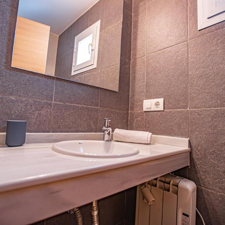 Holidays, Edificio Serraneu, Sierra Nevada 4 personas y Parking - Apartamento de 2 dormitorios - 37