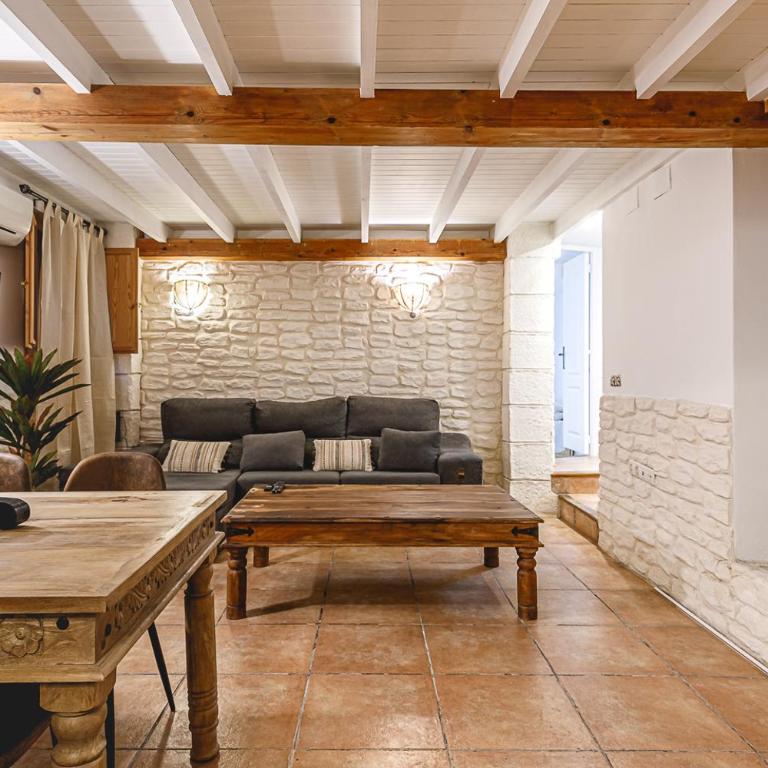 Exotic Little Palace City Center - Three-Bedroom Apartment - 4