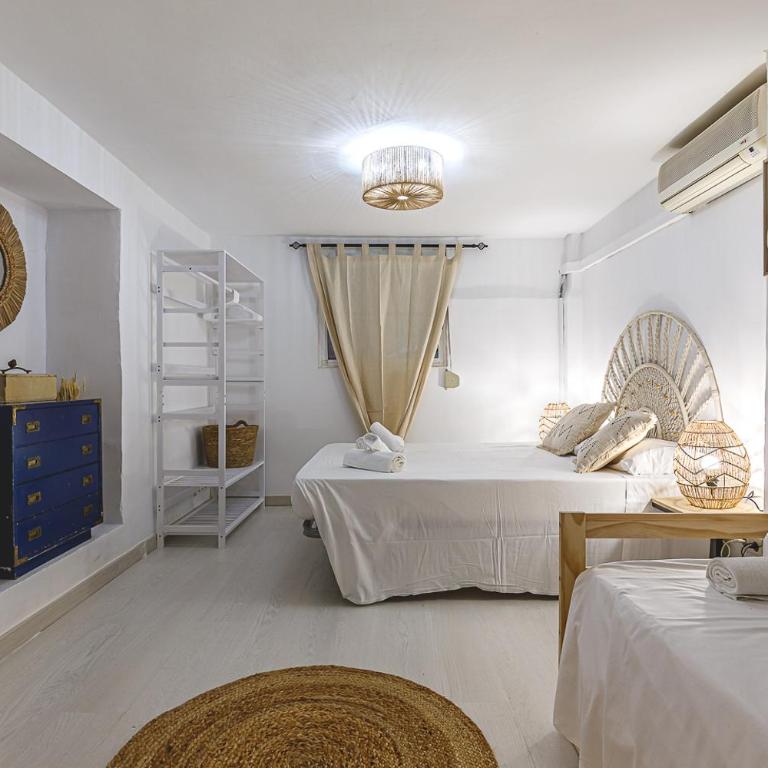 Exotic Little Palace City Center - Three-Bedroom Apartment - 13