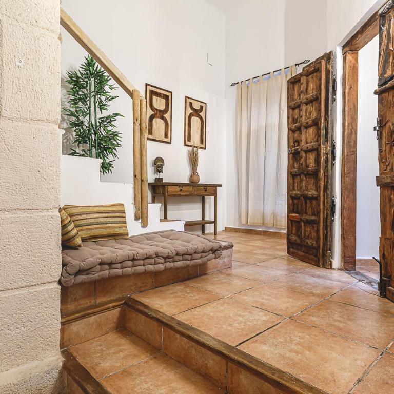 Exotic Little Palace City Center - Three-Bedroom Apartment - 22