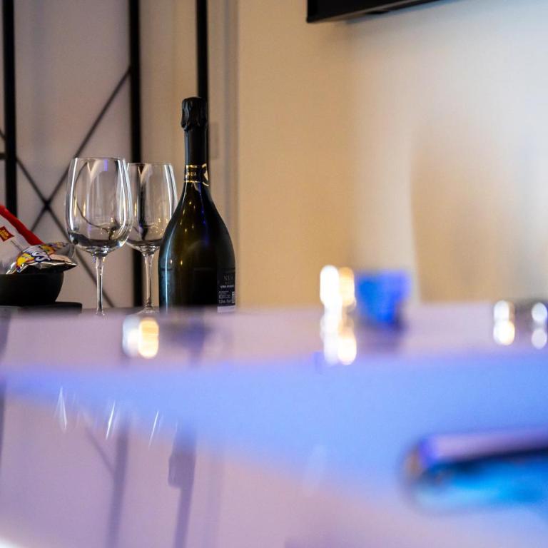 Maximum hub suite&spa - Camera King con Vasca Idromassaggio - 24