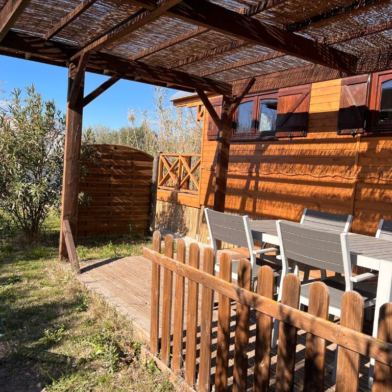 La Roulotte du Mas - One-Bedroom House - 5