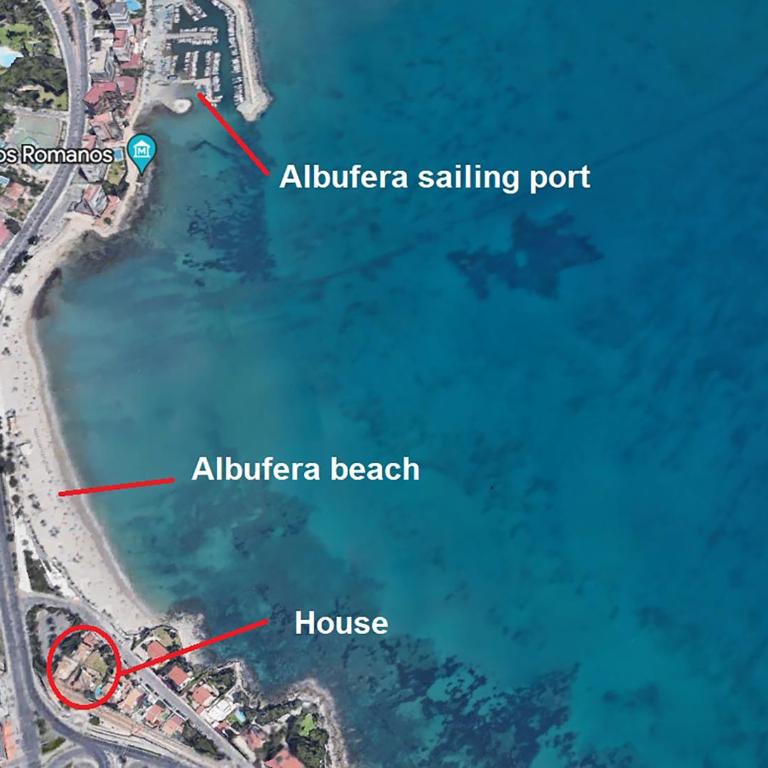 Great villa, Sea views, 20 secs walk to the beach, BBQ, 9 people, 5 mins car from Alicante city center, sailing club 3 mins walk - Three-Bedroom Villa - 8