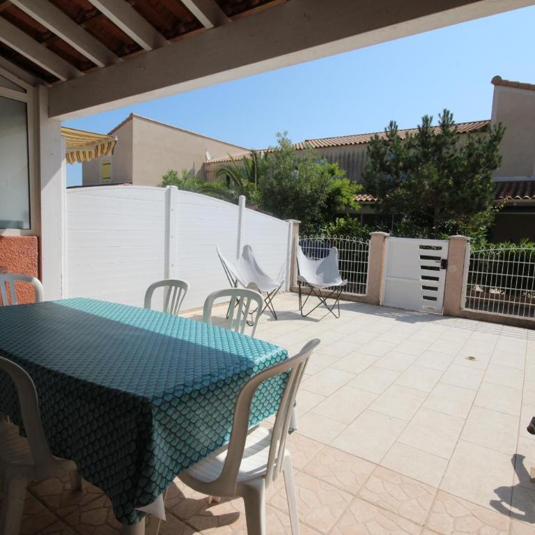 Agréable Maison de vacances climatisee, 2 chambres pour 5 couchages, Résidence securisee avec piscine commune LE CLOS DE SOCORRO, 800m de la plage Portiragnes plage LRCS95 - Maison 2 Chambres - 2