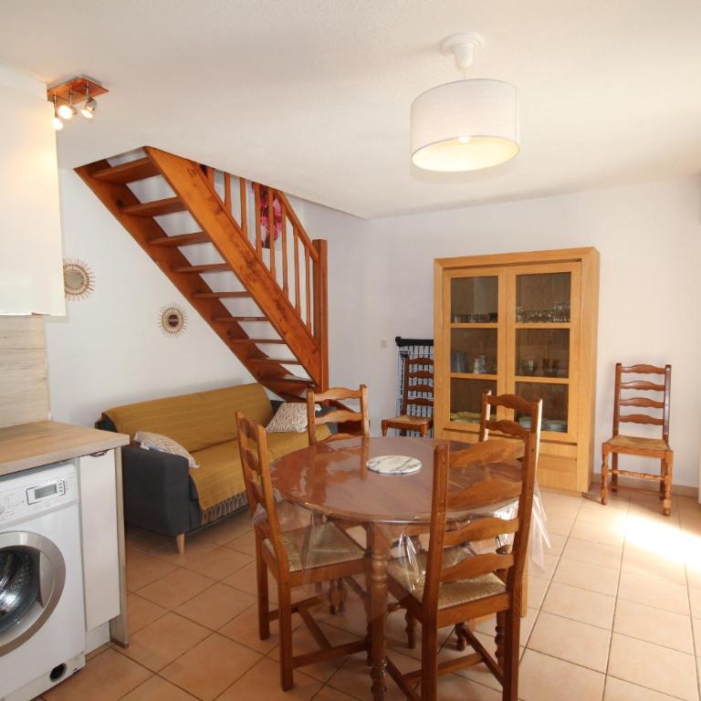 Agréable Maison de vacances climatisee, 2 chambres pour 5 couchages, Résidence securisee avec piscine commune LE CLOS DE SOCORRO, 800m de la plage Portiragnes plage LRCS95 - Maison 2 Chambres - 5