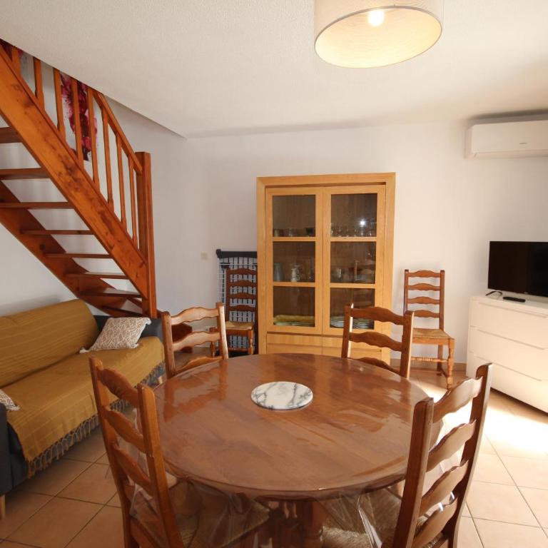 Agréable Maison de vacances climatisee, 2 chambres pour 5 couchages, Résidence securisee avec piscine commune LE CLOS DE SOCORRO, 800m de la plage Portiragnes plage LRCS95 - Maison 2 Chambres - 6