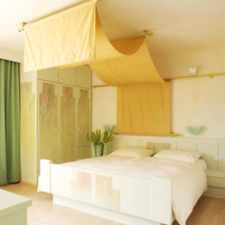 Maratscher Kunst & Kulturhotel - Doppelzimmer mit Gartenblick - 2