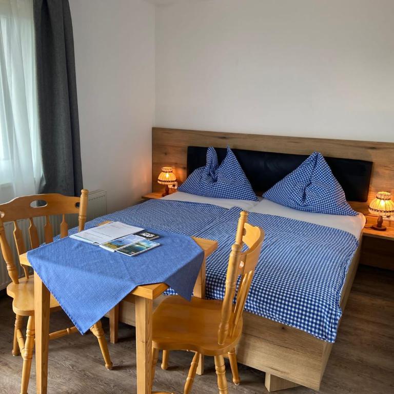 Landhaus Hofer Ossiacher See - Double Room with Lake View - 3
