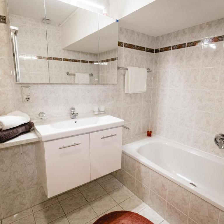 Landhaus Kröll - Barbara Kröll - Apartment mit 3 Schlafzimmern und Bad - 8