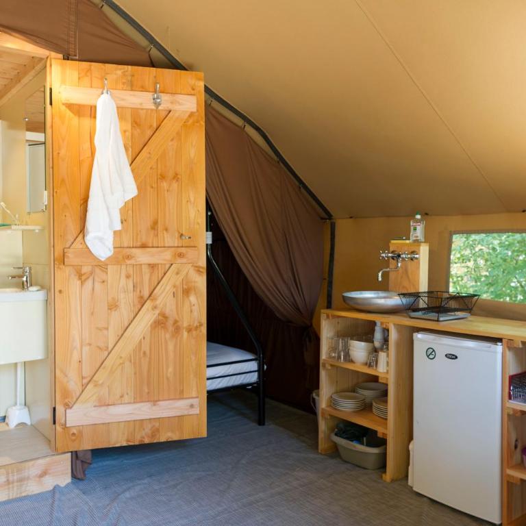 Huttopia Bourg St Maurice - Tente de Trappeur (5 Personnes) - 8